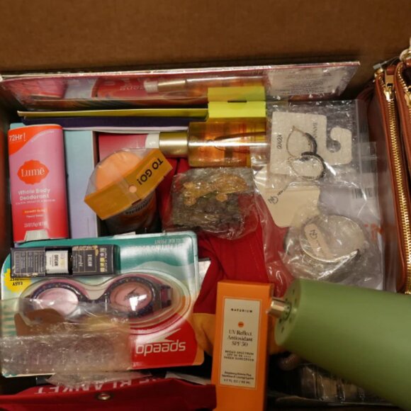 🔥 $300+ Amazon Mystery Box CLEAROUT Boxing Day Return Lot Wholesale Electronics - Picture 11 of 12